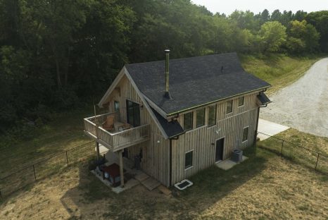 Post-and-beam-barn-home-with-back-porch
