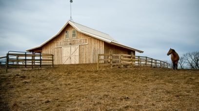 horse-barn-kit-post-and-beam