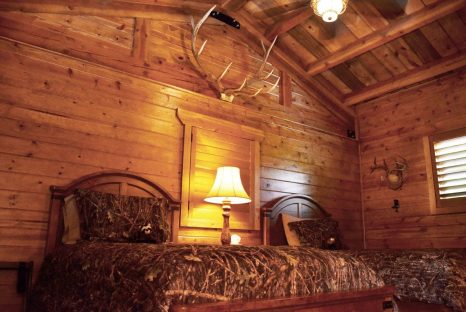 timber-frame-raised-center-barn-bedroom