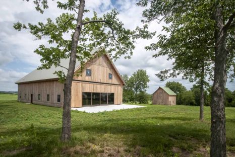 post-and-beam-barn-with-hydraulic-door