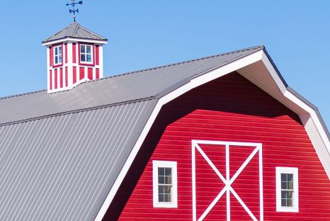 timber-frame-red-gambrel-barn-exterior
