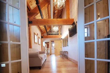 bridal-suite-post-and-beam-barn-wedding