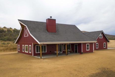 post-and-beam-barn-home-exterior