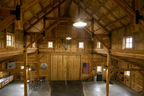 post-and-beam-raised-center-barn-interior