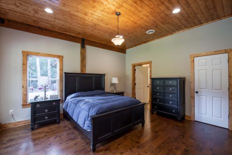timber-frame-home-kitchen-bedroom