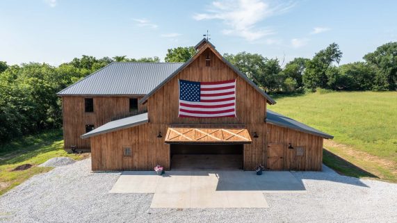 barn-with-hydraulic-door