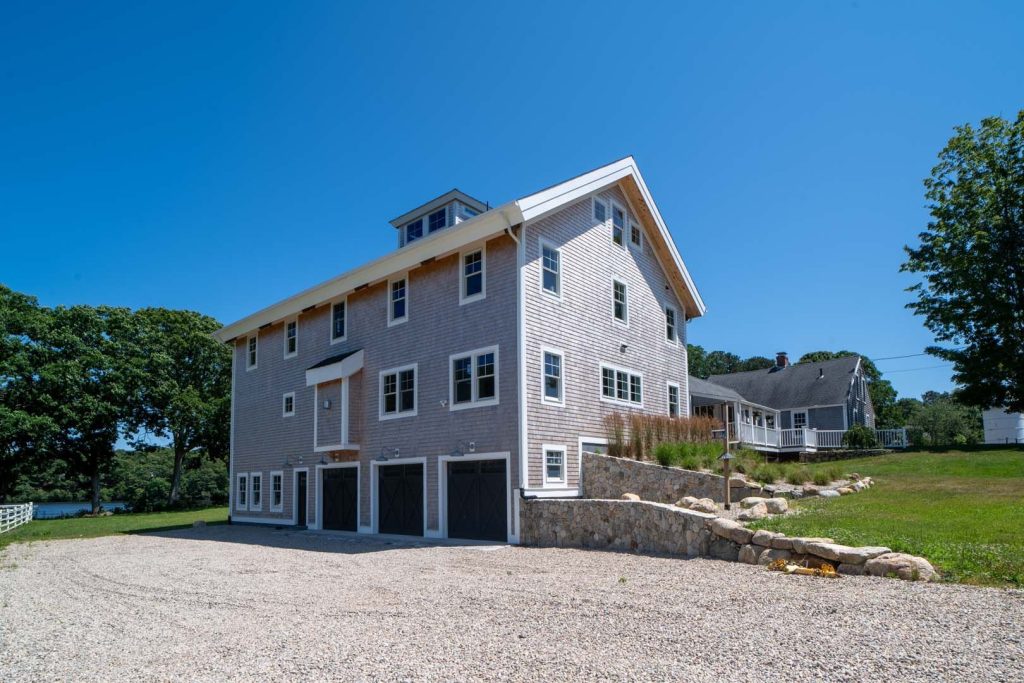 colonial-home-post-and-beam