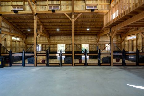 stalls-horse-barn-kit-interior
