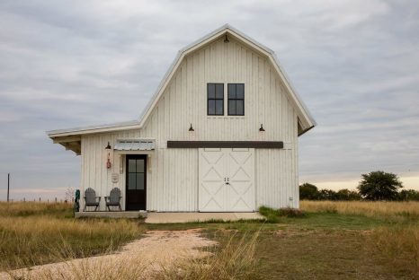 white-gambrel-tiny-party-barn-texas