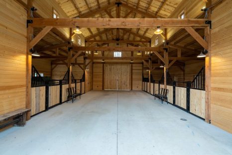 timber-frame-horse-barn-utah