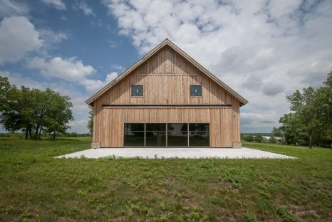 post-and-beam-acreage-barn