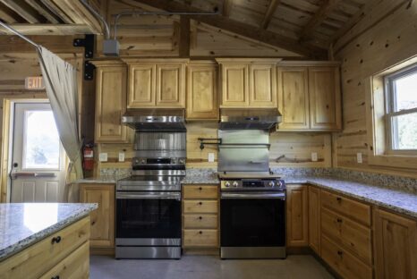 kitchen-barn-wedding-post-and-beam