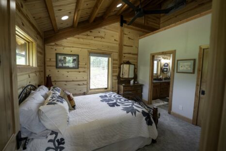 barn-home-bedroom-vaulted-ceilings