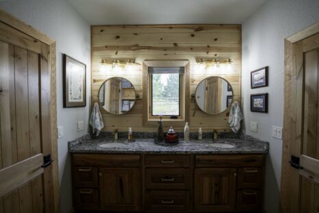 rustic-bathroom-wood-home