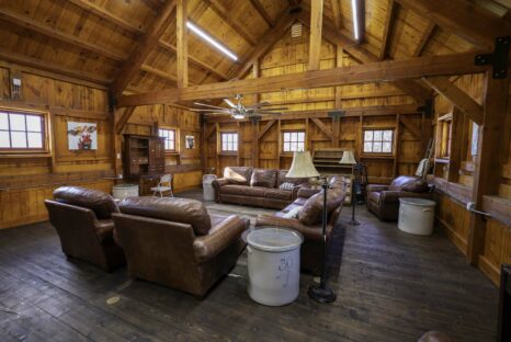 party-barn-loft-living