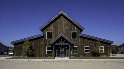 exterior-barn-style-conference-center