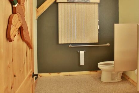 bathroom-post-and-beam-lodge