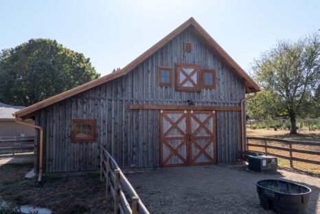 Gable-horse-barn