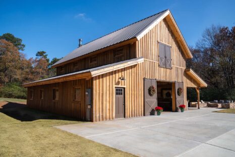 timber-barn-raised-center