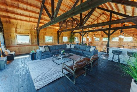 barn-with-loft-living
