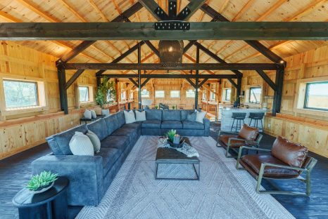 party-barn-loft-living