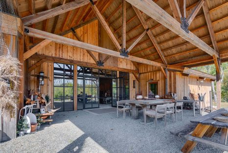barn-kit-event-venue-patio