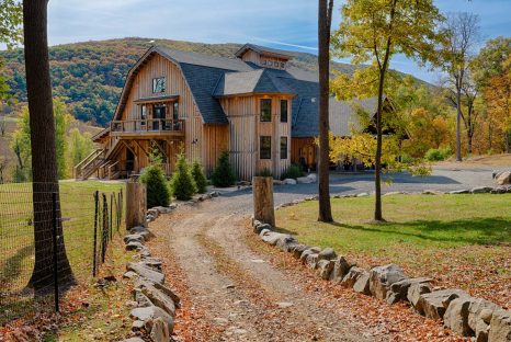 exterior-wood-barn-venue