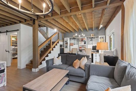 timber-frame-family-room