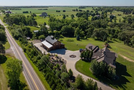 post-and-beam-barn-with-living
