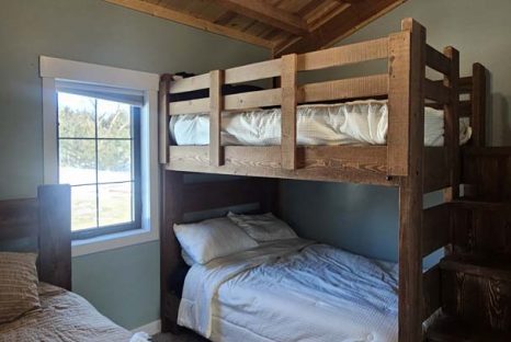 post-and-beam-cabin-bedroom