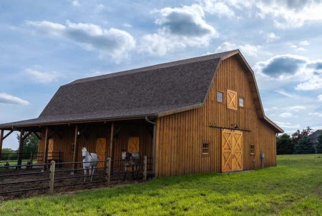 post-and-beam-horse-barn