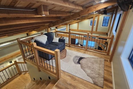 timber-frame-cabin-loft
