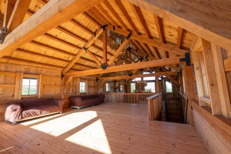 wood-barndominium-loft