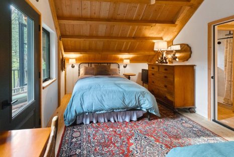 luxury-bardominium-bedroom